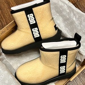 Girls size 2 UGG boots
